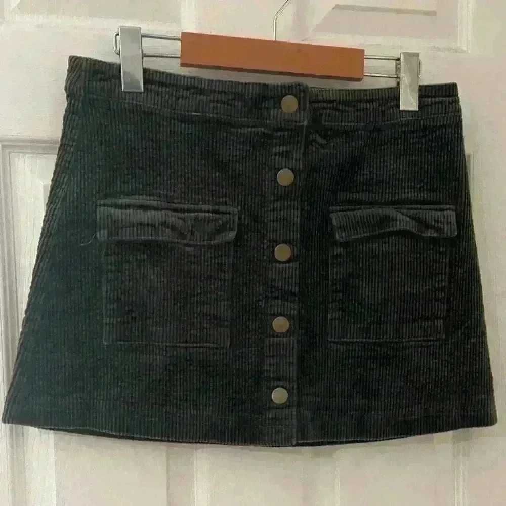 Mono B green corduroy button front skirt with pockets  size large green